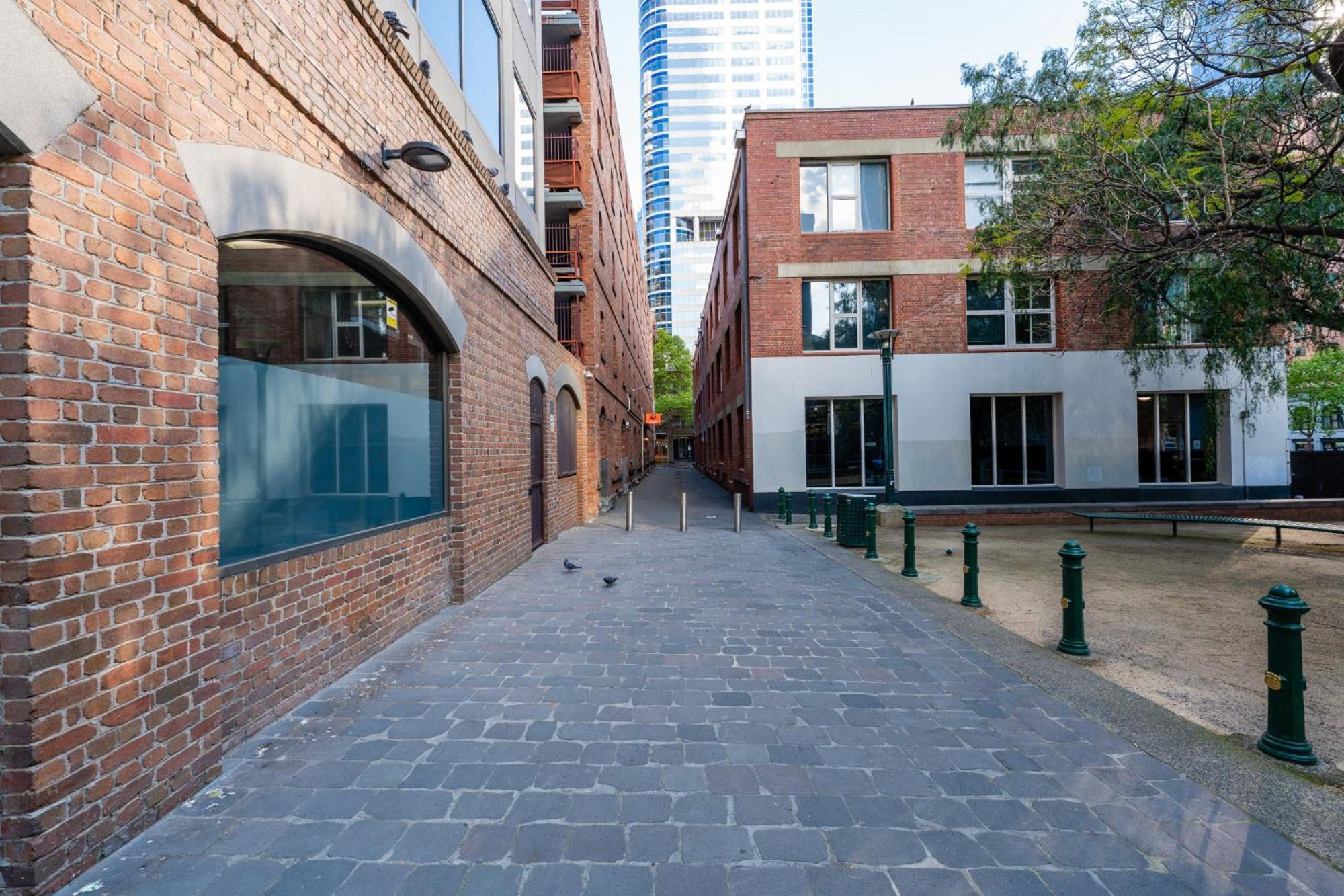 1-Bed Warehouse Conversion In Melbourne Cbd Apartman Kültér fotó